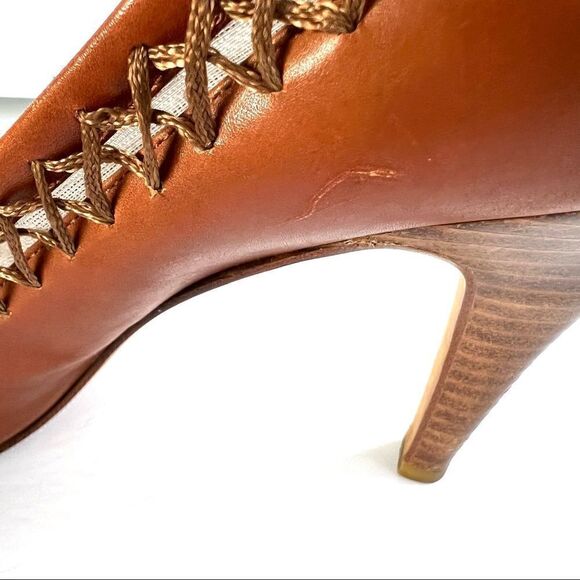 Johnston and Murphy leather lace up side heels. Sz 9 - Picture 9 of 9